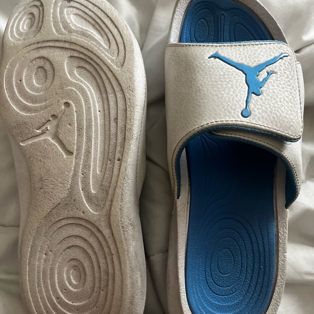 Jordan Slides - Picture 2 of 3